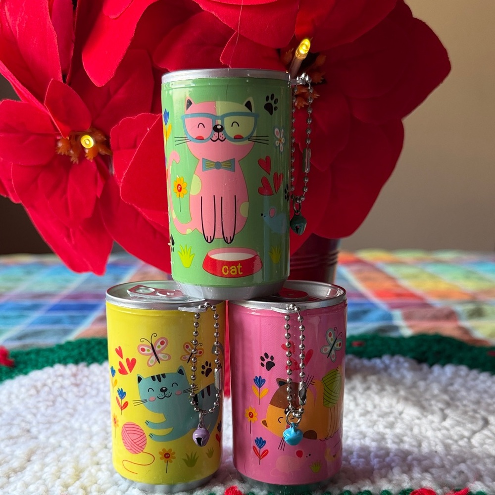 🐱 Colorful Cat-Themed Miniature Refillable Can of Wipes 🐱 NWT 🐱